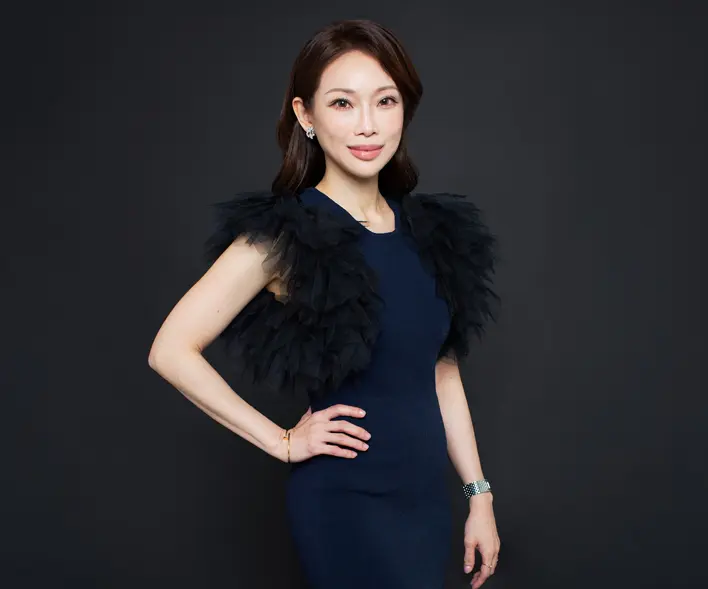 Dr. Chia Hui Ling giving a lecture to a group of patients